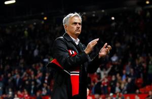 Man Utd thảm bại, Mourinho vẫn khẳng định… không thua
