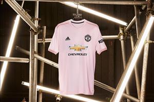 Thua liểng xiểng, M.U ra mắt tân binh cực độc