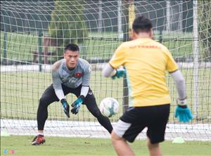 Lộ đội hình ra sân trận Việt Nam – Oman: Bùi Tiến Dũng bắt chính, Minh Vương giữ băng thủ quân?