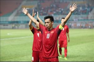 Đội trưởng Văn Quyết thể hiện bản lĩnh sau trận thua Hàn Quốc