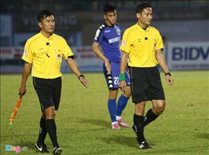 Trọng tài Trần Văn Lập lĩnh án phạt sau pha bẻ còi trận Bình Dương vs Quảng Ninh
