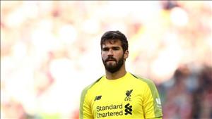 Liverpool mất chuỗi sạch lưới: Alisson và bài học “chơi dao đứt tay”