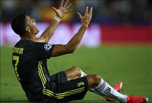 Ăn thẻ đỏ, Ronaldo có thể lỡ màn tái ngộ M.U