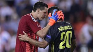 Wojciech Szczesny: Trọng tài đã sai khi rút thẻ đỏ với Ronaldo