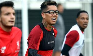Ngôi sao Firmino phải đeo kính để luyện tập