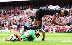 Cech lên tiếng sau trận thắng của Arsenal trước Everton