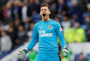 Thủ môn của Newcastle từ chối trở thành đồng đội của Ronaldo