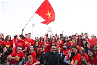 VIDEO: Sự sôi động của CĐV Việt Nam trước trận chung kết gặp Yemen