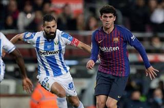 Bị CĐV nhà la ó, HLV Barca bào chữa ra sao?