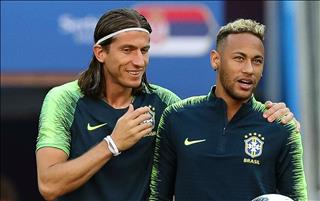 Đồng đội trên tuyển Brazil bảo vệ Neymar trước chỉ trích