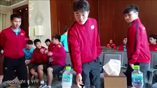 VIDEO: Hậu trường thú vị một buổi họp nội bộ của tuyển Việt Nam