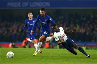 Lý do cực sốc khiến Emerson ngồi dự bị cho Marcos Alonso