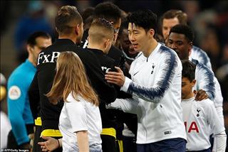 Than mệt sau Asian Cup, Son Heung Min trở lại Spurs và ghi bàn như một vị thần