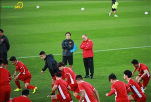 Chùm ảnh: ĐT Việt Nam luyện công buổi thứ hai trên đất UAE