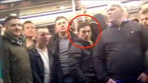 CĐV Chelsea giở trò đồi bại trên tàu điện