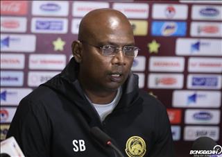 Thua Việt Nam, HLV Tan Cheng Hoe cử trợ lý dự họp báo