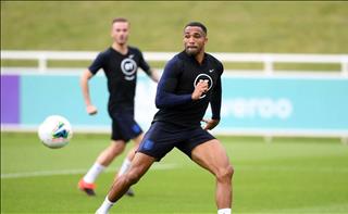 Đối thủ ở ĐT Anh chơi trò ‘vừa đấm, vừa xoa’ với Kane