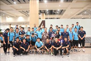 ẢNH: ĐT Việt Nam đã đến Bali, sẵn sàng đối đầu Indonesia