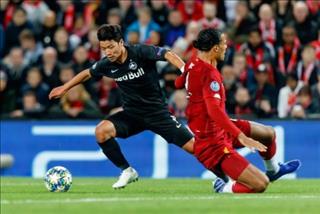 Cầu thủ khiến Van Dijk bẽ mặt sắp cập bến Arsenal