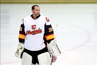 Sau giải nghệ, Petr Cech cứu thua xuất thần trong ngày ra mắt sân hockey