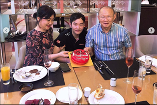 Con trai thay mặt HLV Park gửi lời cảm ơn người hâm mộ