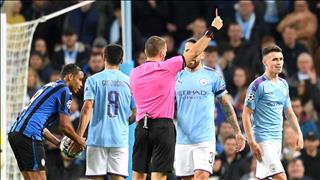 Phil Foden nhận thẻ đỏ, HLV Pep Guardiola phản ứng kỳ lạ