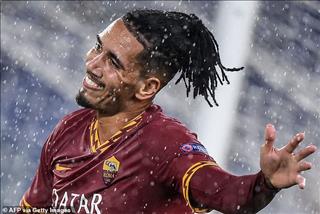MU nhận tin mừng: Roma muốn mua đứt Smalling