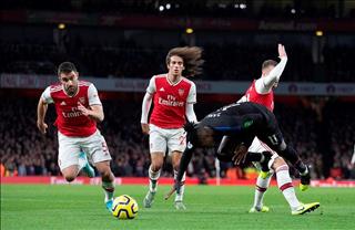 Arsenal bị hòa ngược, đội trưởng đấu đá khán giả, Emery chỉ trích tất cả