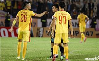 ẢNH: Học trò của thầy Park trách đồng đội vì bàn thua hụt của Thanh Hoá