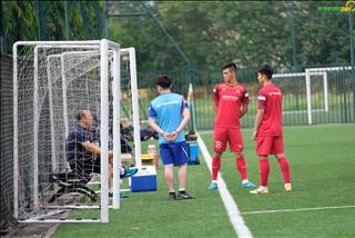 Ảnh: Tiến Linh, Trọng Hùng được thầy Park dành sự quan tâm đặc biệt