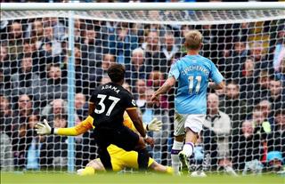 Man City thua sốc, Pep Guardiola vẫn lớn tiếng thách thức Liverpool
