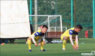 ẢNH: Quang Hải nhăn mặt trong buổi tập luyện đầu tiên cùng ĐT Việt Nam