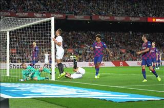 Dư âm Barca 4-0 Sevilla: Bảng tỷ số biết nói dối