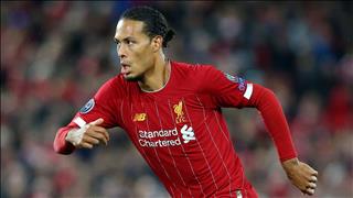 Sa sút đáng kể, Van Dijk vẫn được huyền thoại Liverpool bảo vệ