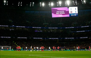 VAR lại gây bão vì phạt việt vị... ngón chân của cầu thủ Sheffield trước Spurs