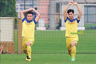 VIDEO: Công Phượng “đắm đuối” với Quang Hải trước thềm đấu UAE