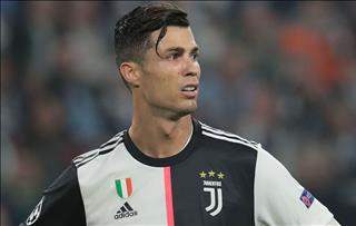 Hành xử như Xhaka, Ronaldo vẫn được bênh vực