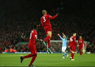 Vì sao Van Dijk không ăn mừng bàn thắng của Fabinho?
