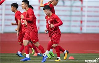 ẢNH: Lo tắc đường, ĐT U22 Việt Nam phải tập ngoài đường piste