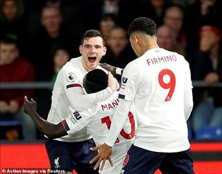 Liverpool cân bằng thành tích bất bại của Man City