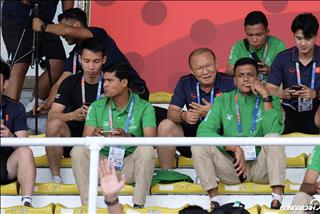 HLV Park Hang Seo xuất hiện trên khán đài trận Thái Lan 0-2 Indonesia
