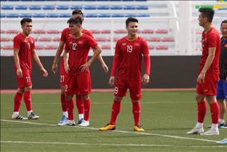 ẢNH: Không thi đấu trước Brunei, Quang Hải, Hùng Dũng “tung hoành” trên sân tập