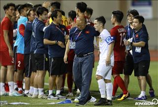 ẢNH: Thua đậm U22 Việt Nam, Messi Lào được HLV Park Hang Seo an ủi