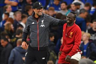 Pep chỉ trích Mane thường xuyên ăn vạ, Klopp phản ứng thế nào?