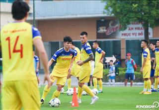 ẢNH: Sau trận đấu tập nội bộ, ĐT Việt Nam tập luyện mà không có thầy Park