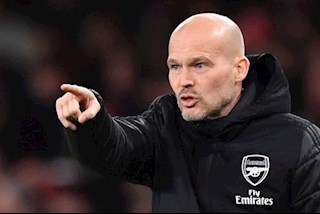 “Arsenal cần phải sa thải Freddie Ljungberg ngay lập tức”