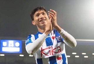 ẢNH: Đoàn Văn Hậu ăn mừng chiến thắng ở trận ra mắt Heerenveen