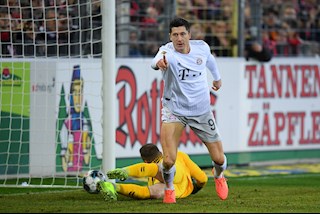 Freiburg 1-3 Bayern Munich: Sao vô danh lập công, Hùm xám thắng hú vía
