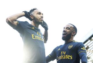 Norwich 2-2 Arsenal: Aubameyang, hiện tượng đặc biệt Premier League