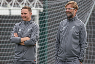 Pep Lijnders: Cánh tay phải của Jurgen Klopp, người hùng phía sau vinh quang ở Liverpool